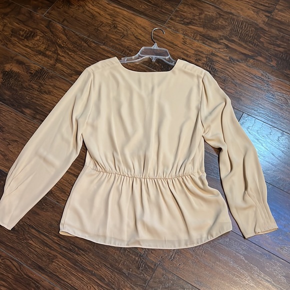 EUC Donna Karan Blouse - Picture 10 of 12